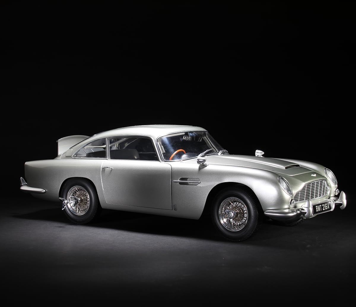 Agora Models Goldfinger Aston Martin DB5-1:8 Scale Model kit