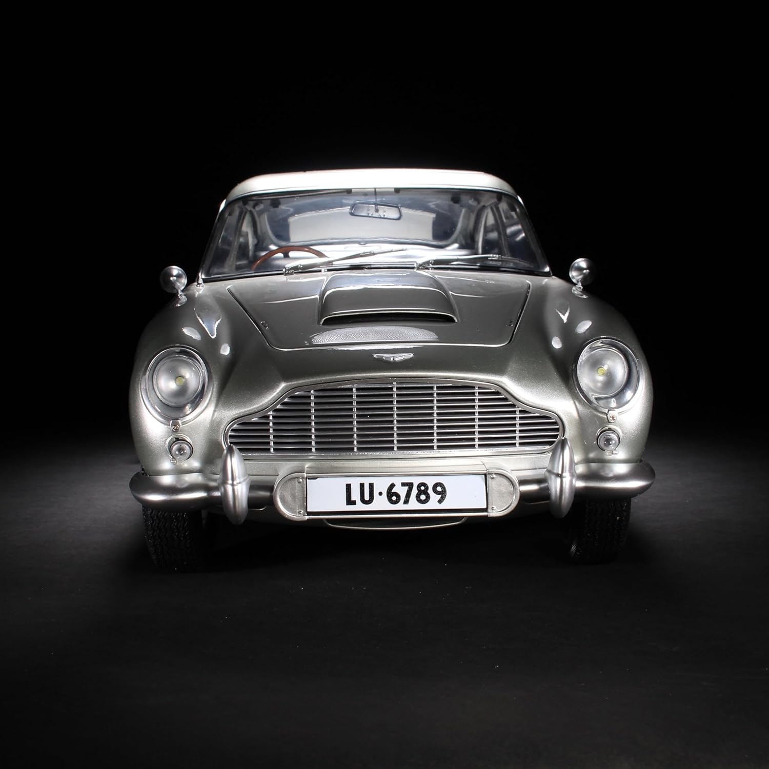 Agora Models Goldfinger Aston Martin DB5-1:8 Scale Model kit - Image 6