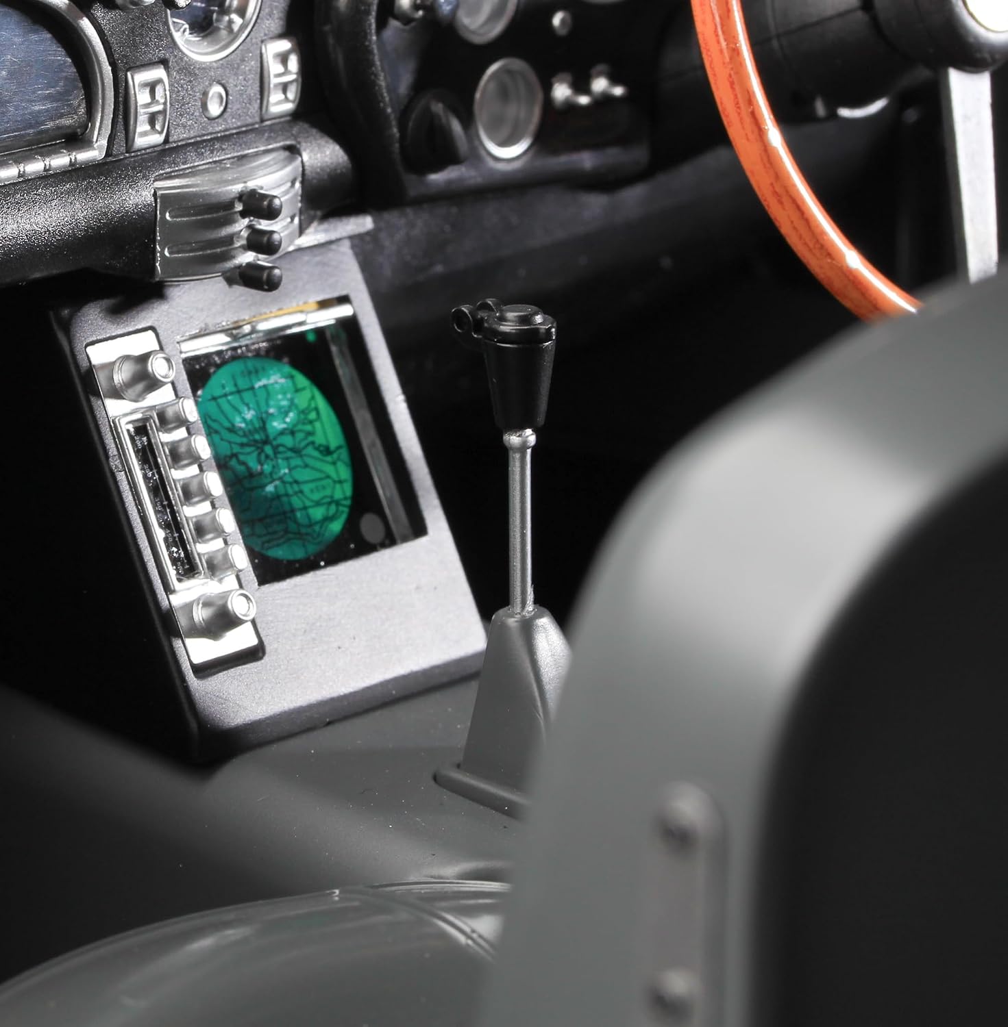 Agora Models Goldfinger Aston Martin DB5-1:8 Scale Model kit - Image 4