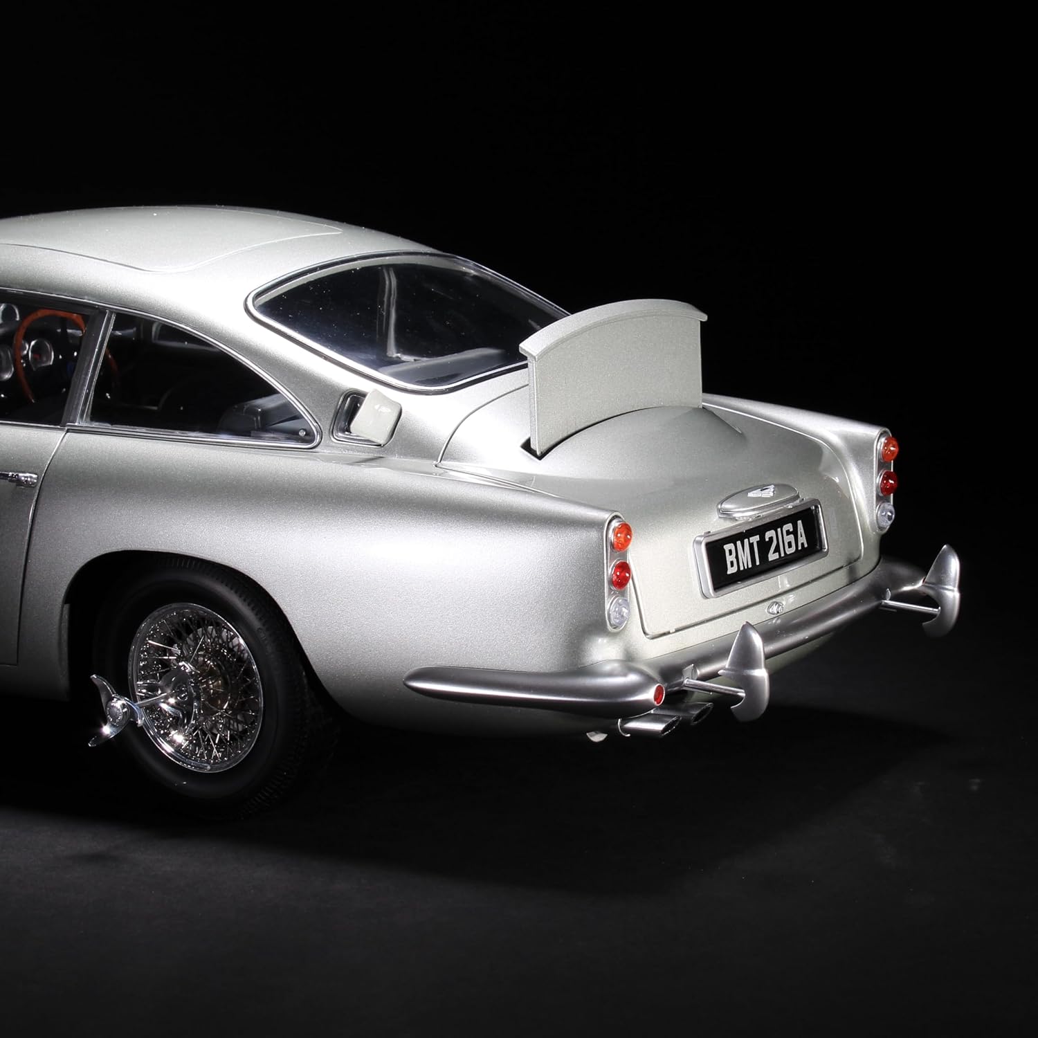 Agora Models Goldfinger Aston Martin DB5-1:8 Scale Model kit - Image 2