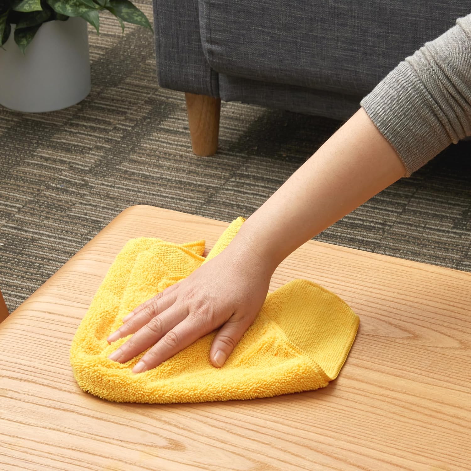 Amazon Basics Microfiber Car Drying Towels, Highly Absorbent, Lint Free, Scratch Free, Ultra-Soft, Car Detailing, Buffing and Polishing, 16" x 16", Yellow, 12-Pack - Image 7