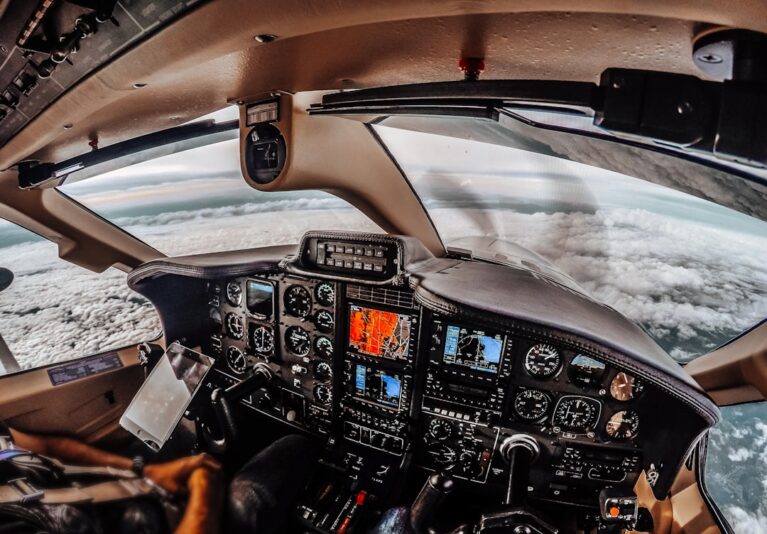 Cockpit Comfort Tips for Pilots During Longer Trips
